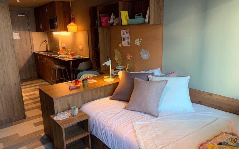 Estúdio Standard com Varanda Livensa Living Lisboa Cidade Universitária