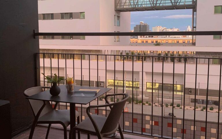 Estúdio Standard com Varanda Livensa Living Lisboa Cidade Universitária