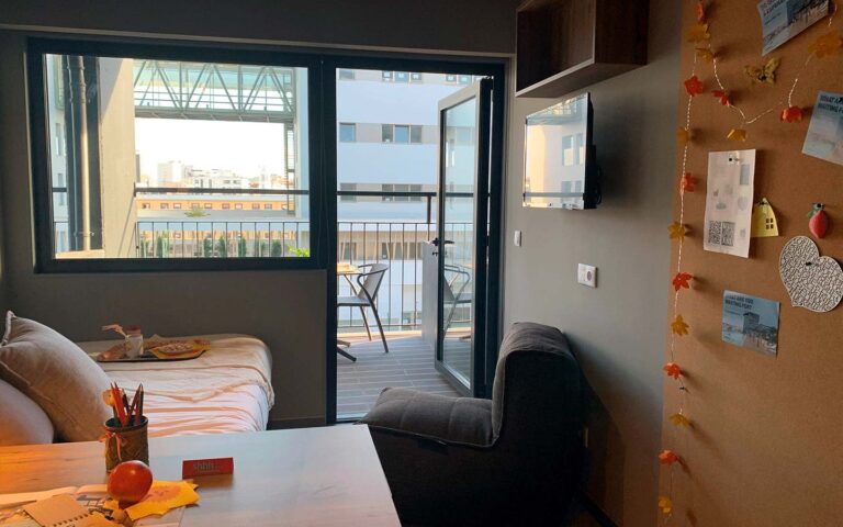 Estúdio Standard com Varanda Livensa Living Lisboa Cidade Universitária