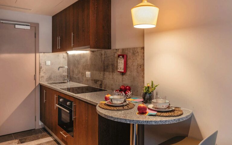 Estúdio Standard com Terraço Livensa Living Porto Campus