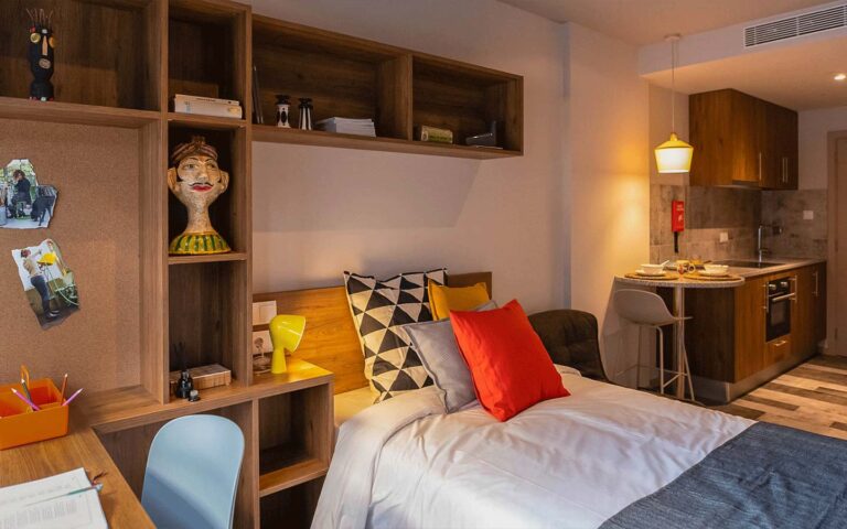 Estúdio Standard com Terraço Livensa Living Porto Campus