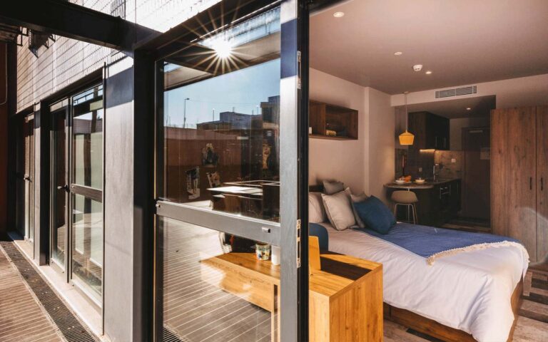 Estúdio Standard com Terraço Livensa Living Porto Campus