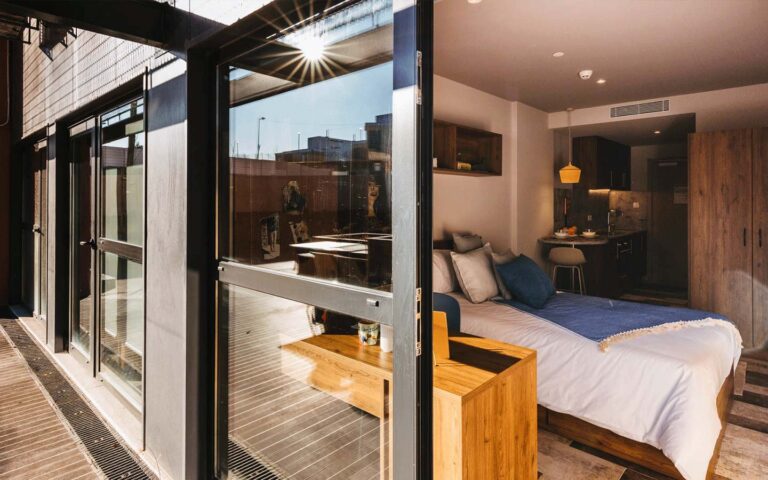 Estúdio Superior com Terraço Livensa Living Porto Campus