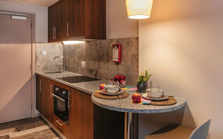 Estúdio Superior com Terraço Livensa Living Porto Campus