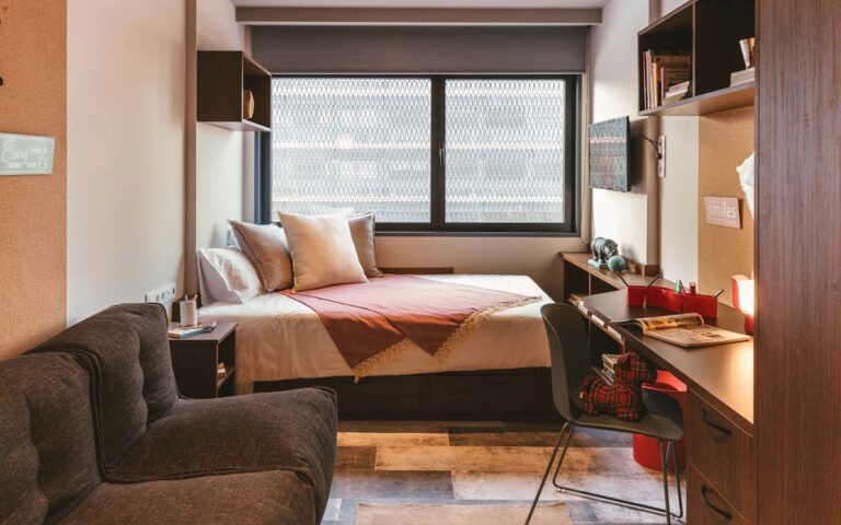 Estúdio Superior Livensa Living Porto Campus