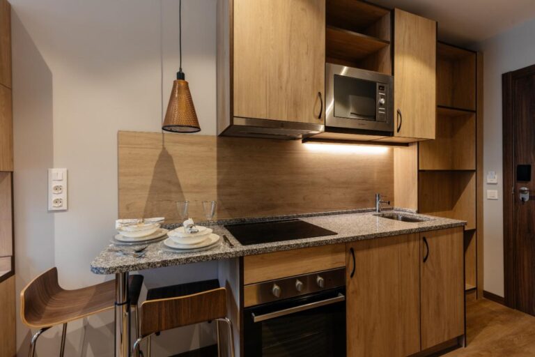 2. Malaga- Studio Superior - Kitchen