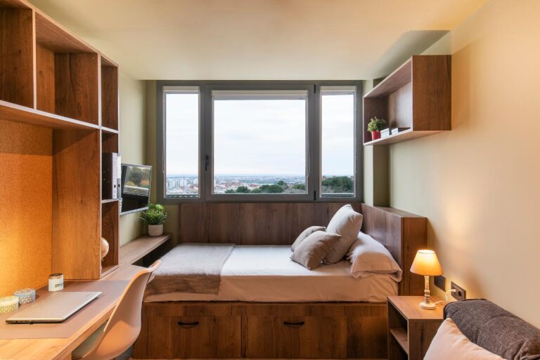 3. DA - Studio Standard - Bed+Desk