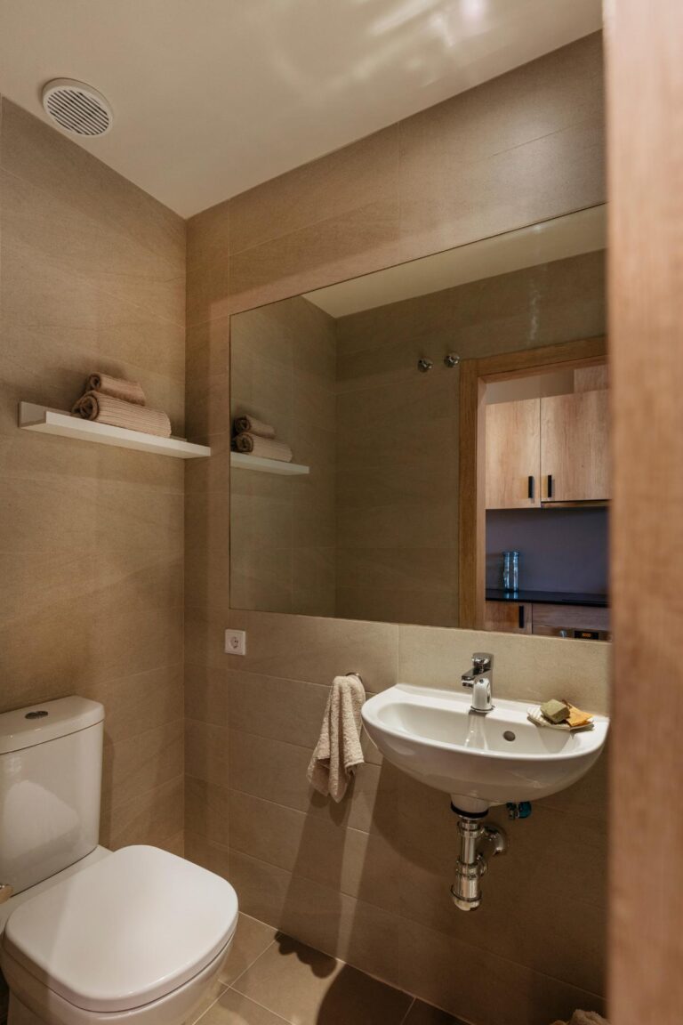 4. GRCartuja - Studio Standard - Bathroomok