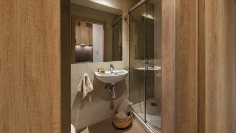 4. GRCartuja - Studio Superior - Bathroom