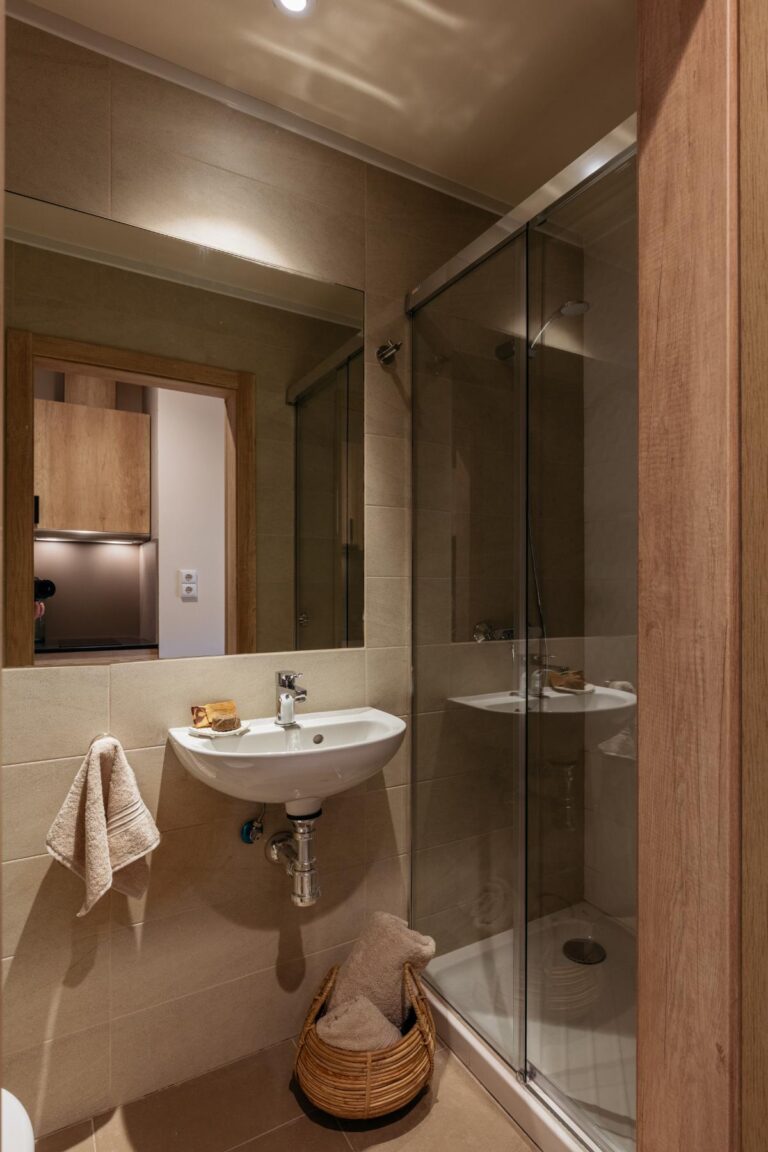 4. GRCartuja - Twin - Bathroom
