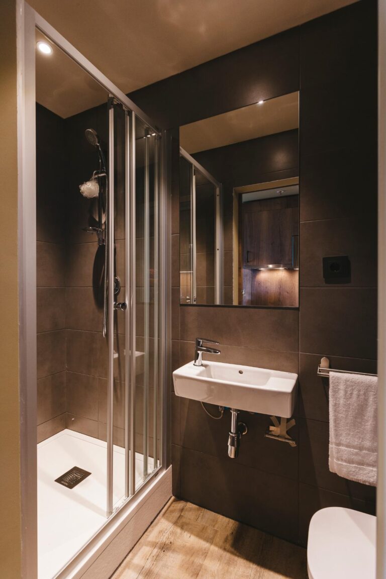 5. DA- Studio Superior - Bathroom