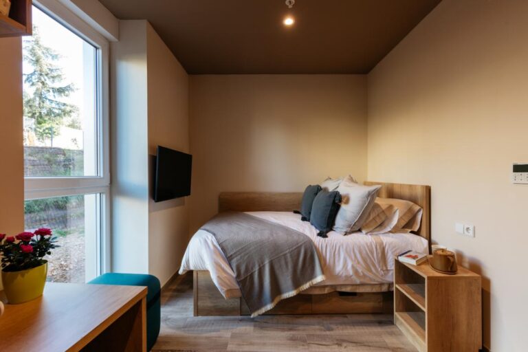 8. GRCartuja - Studio Premium - Bed