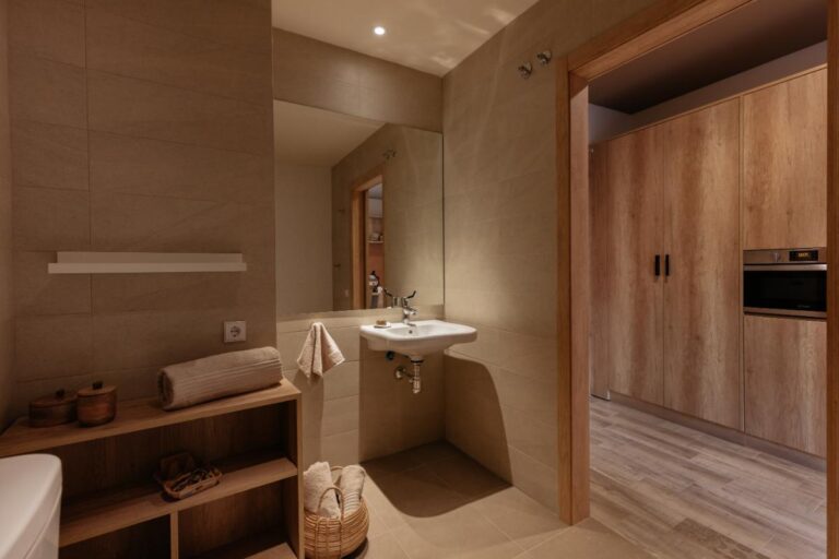 9. GRCartuja- Studio Premium - Bathroom